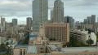 築地エリアに際立つ高層ビル