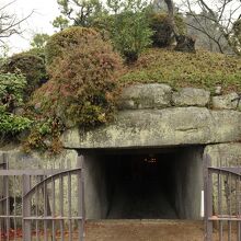 境内にある古墳