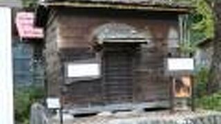 釘や金具を使わない倉