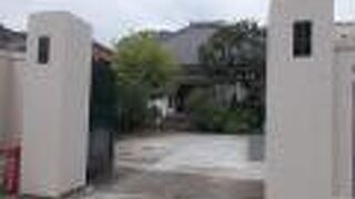 善光寺坂に面しています。