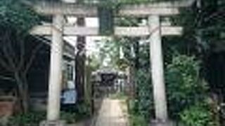 白狐のたたりを鎮めるために創建