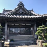 本堂は亀山城二ノ丸御殿を移築したものです