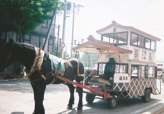 喜多方駅前にいた馬車です。