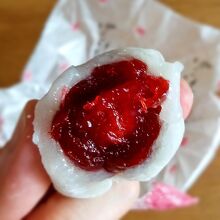 かこい梅 中身。甘露煮の梅が入ってます。