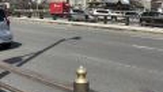 交通量の多い橋。