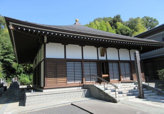 住宅地に建っています