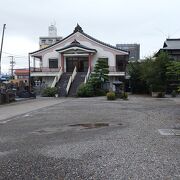 久遠山法華寺の墓地の隣