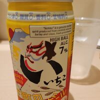 夜にはフロントでハイボールがいただけました