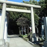 松尾芭蕉とも小林一茶とも縁のある神社