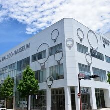 佐賀バルーンミュージアムの外観