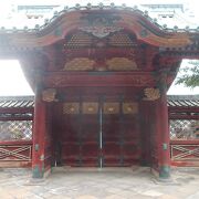 寛永寺の門の一つです。