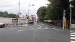 上野から鶯谷駅に通じる坂です。