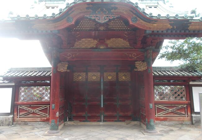 寛永寺の門の一つです。