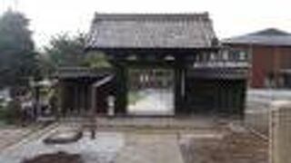 上野寛永寺の近くにあります。