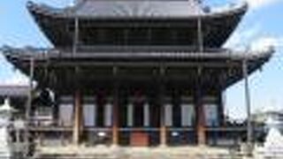 こちらは御影堂が修理中