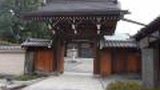 存在感がある寺です。