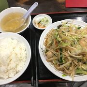 今回も「肉野菜炒め定食(900円)」を注文しました。