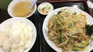 今回も「肉野菜炒め定食(900円)」を注文しました。