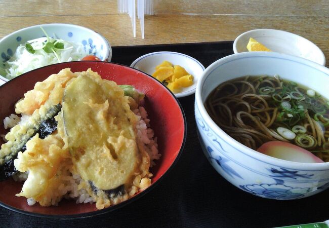 蕎麦が名物、ゆっくり食事できます