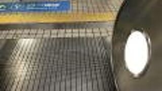 シンボルカラーはブルー。