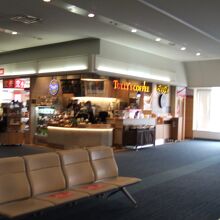 搭乗待合室にあって便利です