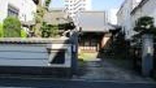 建物の瓦造りが歴史を感じさせてもらえます