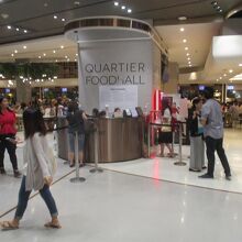 クオーティエ フード ホール