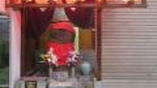 清水駅前商店街にある小さな地蔵さん