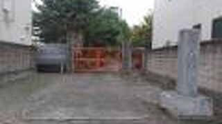 本堂は特徴的な作りです。