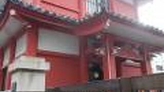 境内に其角の句碑があります。