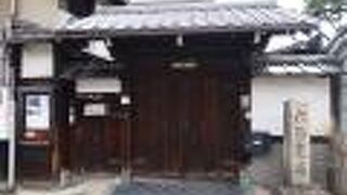 六条道場の石碑のみ