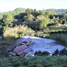 楼門から見た駐車場