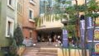 映画館を中心としたショッピングセンター