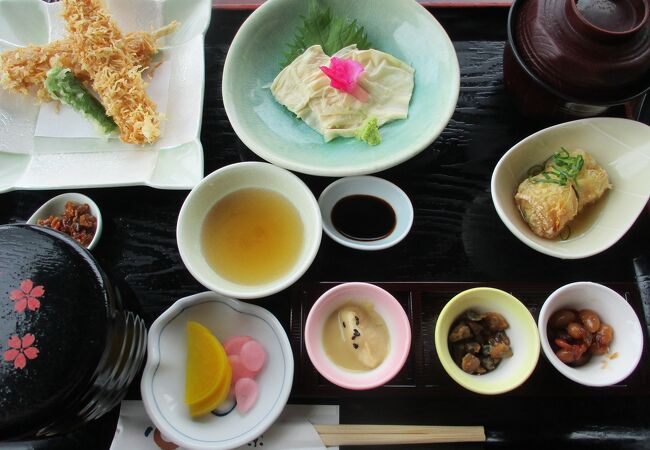 食事と近江の特産品