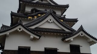 かなりの急な階段を昇り降りします