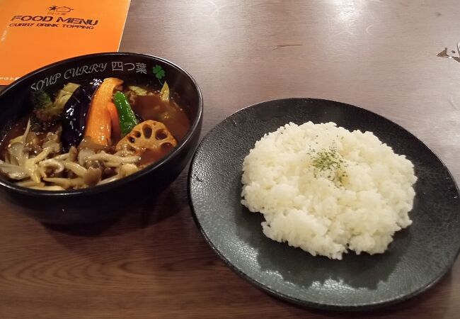 少しピリッとしたフルーティーなスープ。客席はすっきりしている