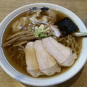 昼時は行列になる、ワンタンメンがお勧めのお店