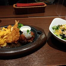 ライオンプレート１６００円。