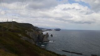 地球岬団地から１㎞強のところに位置する景勝地