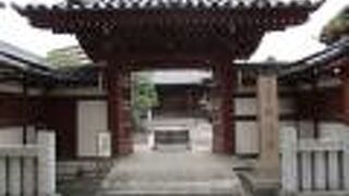 全体的に手入れの行き届いた落ち着いたお寺