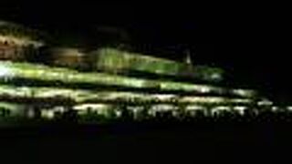 東洋一の鉱石処理施設。夜間ライトアップがきれいです。