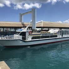 離島ターミナルを離発着する高速艇