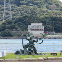 みもすそ川公園から海峡を隔てて門司の和布刈神社があります