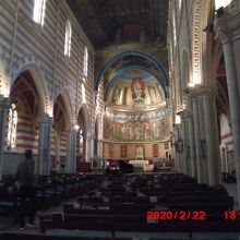 内部も縞模様です