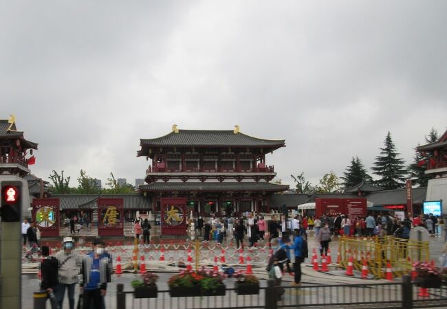 中国人のイメージする「繁栄した長安の都」が再現された感がありました。