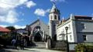 この教会の前にソフトクリームのお店がありました。