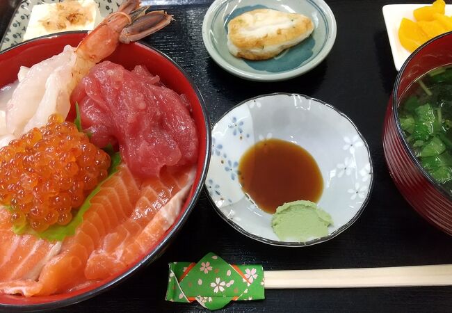 ボリュームがある海鮮丼