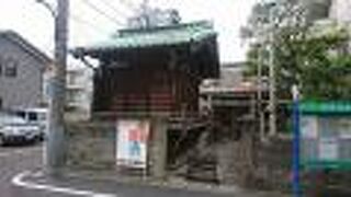 港区高輪１丁目の東海大学キャンパス近くに鎮座している神社