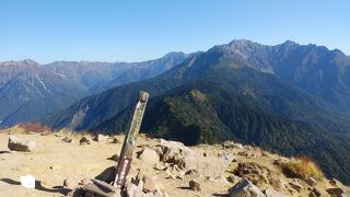 上高地にそびえる日本百名山