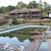  2012年3月まで現役の木造校舎として国内最古を誇っていた趣のある木造校舎の小学校